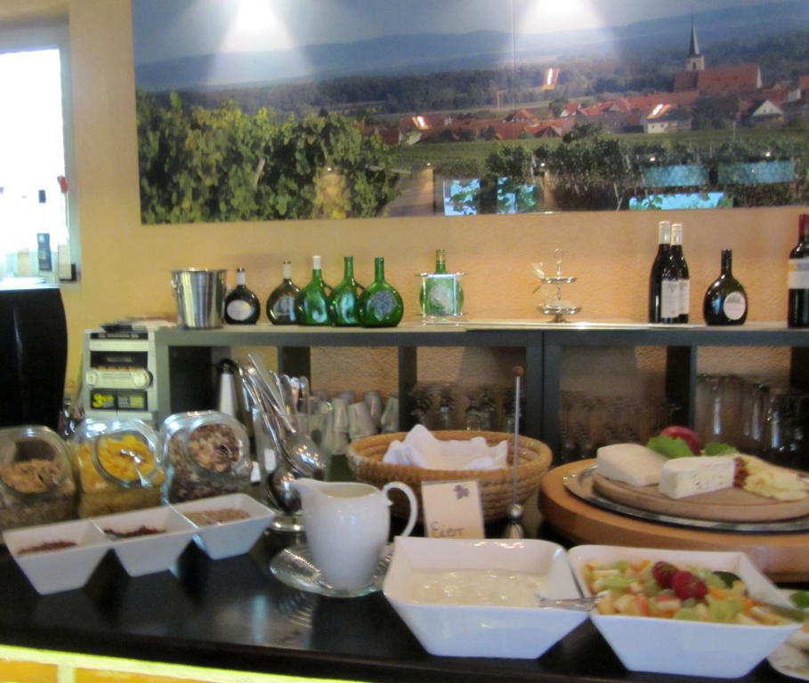 Hotel Weinblatt Зомерах Екстериор снимка