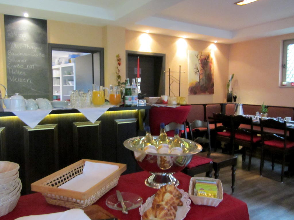 Hotel Weinblatt Зомерах Екстериор снимка
