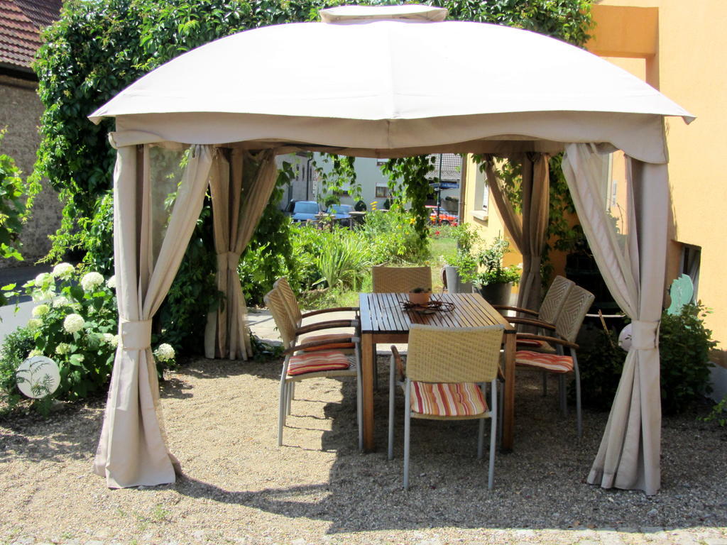 Hotel Weinblatt Зомерах Екстериор снимка