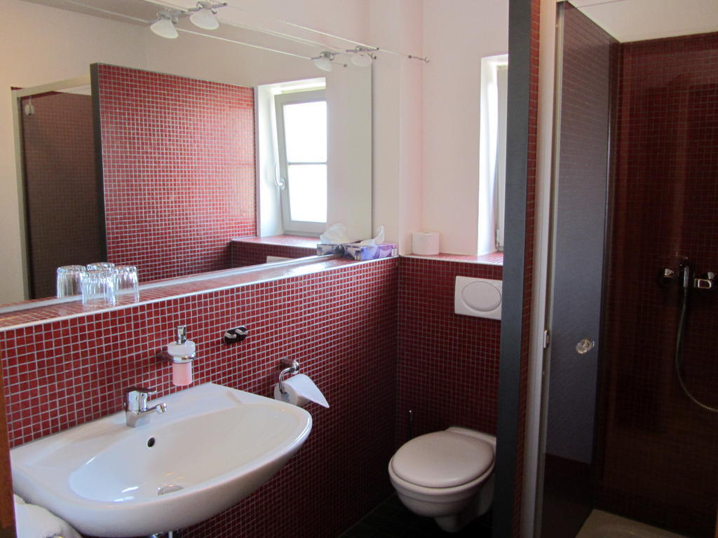 Hotel Weinblatt Зомерах Стая снимка