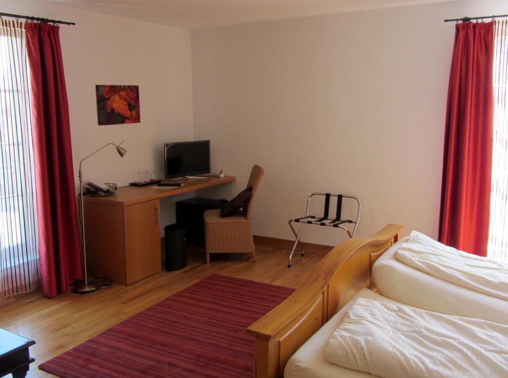 Hotel Weinblatt Зомерах Стая снимка