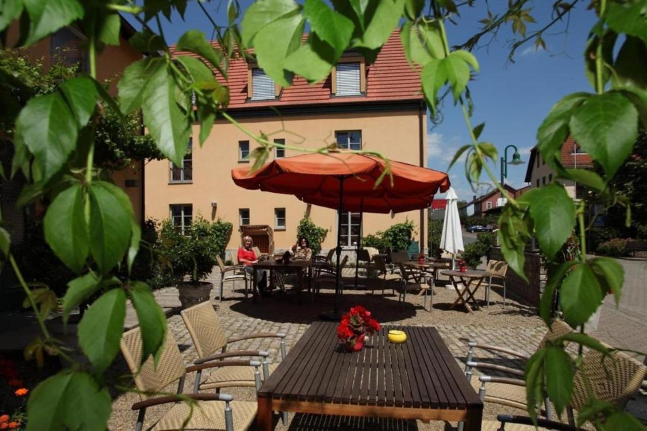 Hotel Weinblatt Зомерах Екстериор снимка